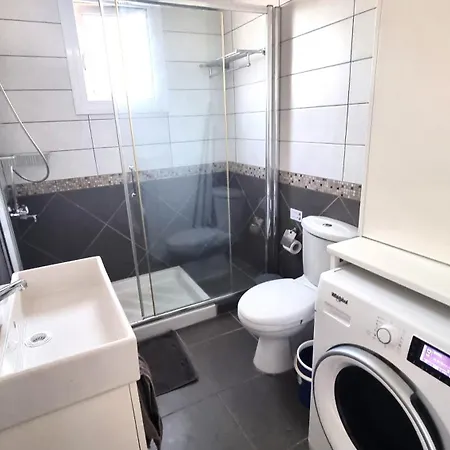 Beachside Comfort - 2br Apt,5 Min To The Apartment