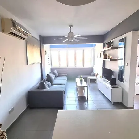 Апартаменти Beachside Comfort - 2br Apt,5 Min To The
