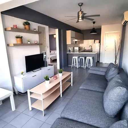 Beachside Comfort - 2br Apt,5 Min To The דירה *