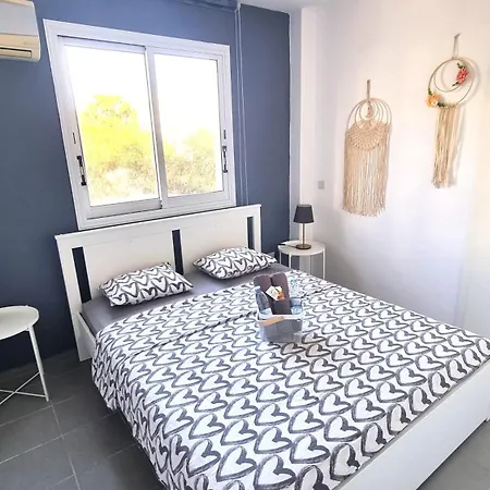 Beachside Comfort - 2br Apt,5 Min To The