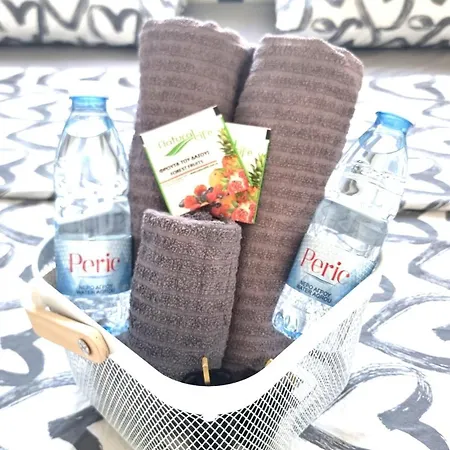 Beachside Comfort - 2br Apt,5 Min To The Апартаменти Ларнака