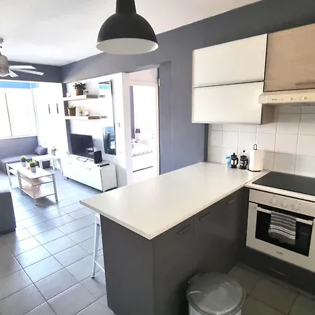 Beachside Comfort - 2br Apt,5 Min To The דירה