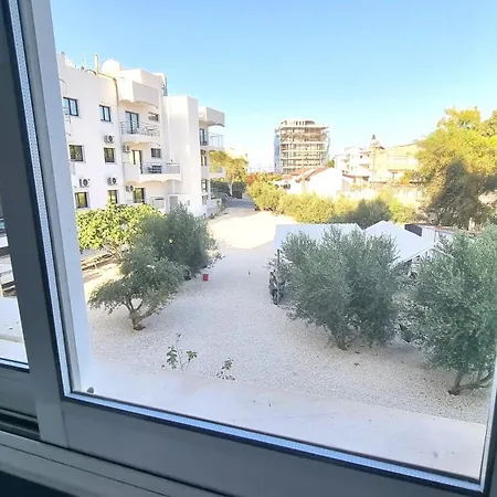 Beachside Comfort - 2br Apt,5 Min To The