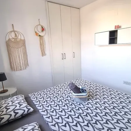 דירה Beachside Comfort - 2br Apt,5 Min To The *