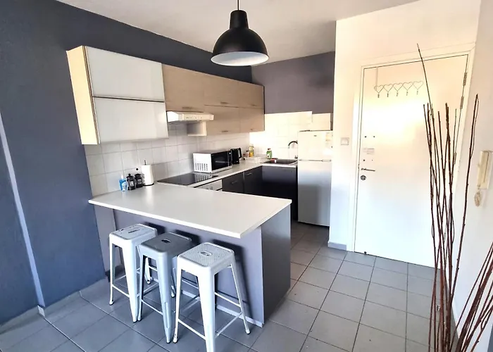 Beachside Comfort - 2br Apt,5 Min To The