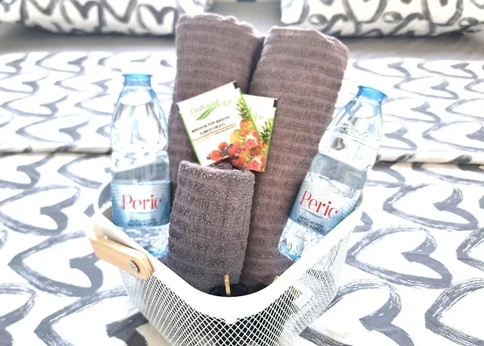 Beachside Comfort - 2br Apt,5 Min To The Appartamento Larnaca