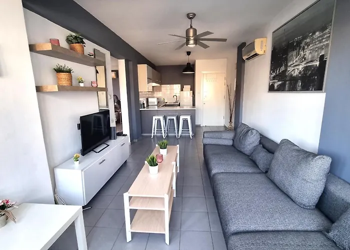 Beachside Comfort - 2br Apt,5 Min To The Appartamento *