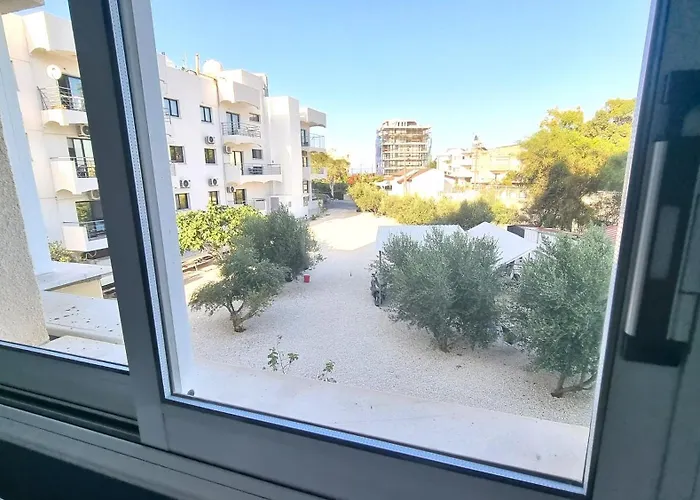 Beachside Comfort - 2br Apt,5 Min To The