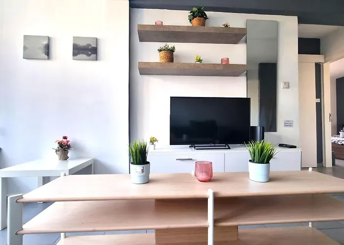 Beachside Comfort - 2br Apt,5 Min To The * Larnaca