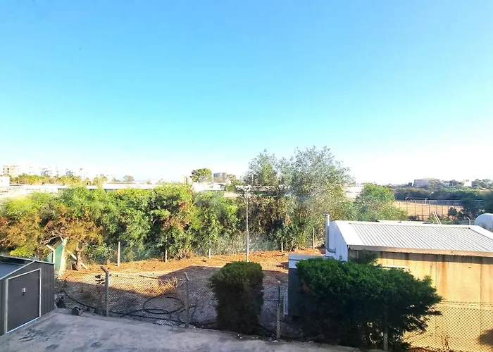 Beachside Comfort - 2br Apt,5 Min To The