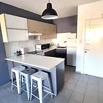 Beachside Comfort - 2br Apt,5 Min To The