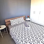 Beachside Comfort - 2br Apt,5 Min To The * Larnaca